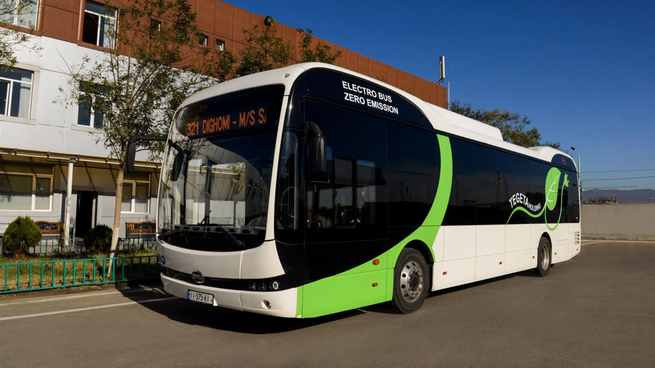 "თეგეტა ჰოლდინგმა" თბილისში ელექტროავტობუსი ჩამოიყვანა