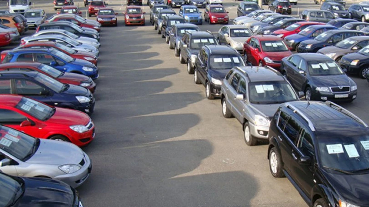 "ბაზარზე ბევრად მეტი ავტომობილია გასაყიდად დაგროვილი, ვიდრე მათი შეძენის მსურველია"