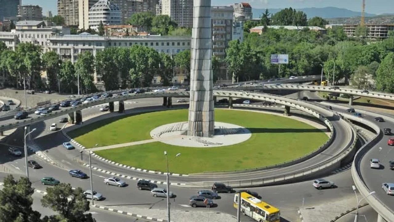 მერია "ლაგუნა ვერეს" მიმდებარედ არსებულ ბენზინგასამართ სადგურებს აიღებს