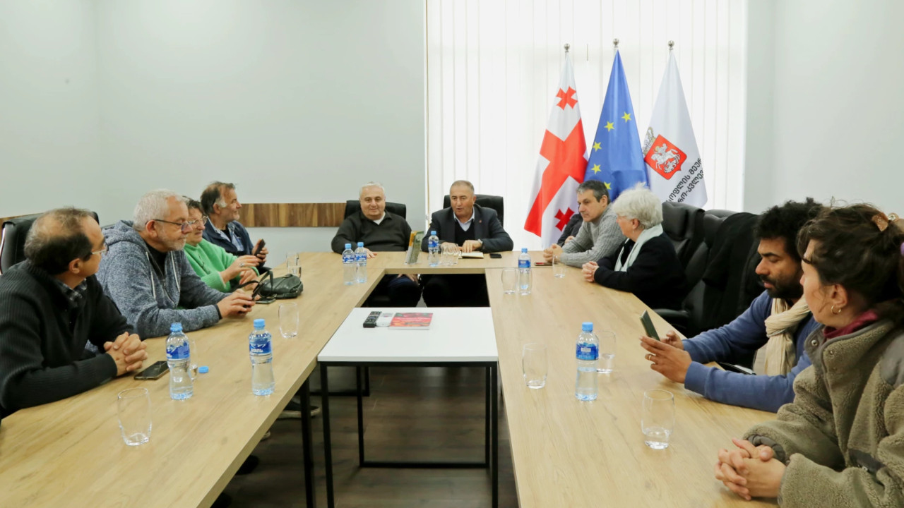 ფრანგ მეცნიერთა დელეგაცია ჯიღაურას მრავალწლოვანი კულტურების საცდელ-სადემონსტრაციო ბაზას სტუმრობდა