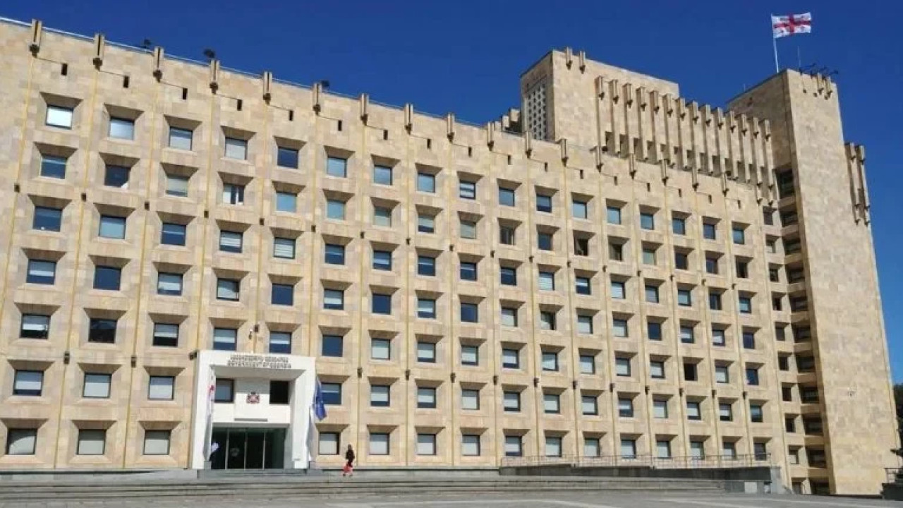 მთავრობის დადგენილებით, საჯარო დაწესებულებებში ანაზღაურებადი 3-თვიანი სტაჟირების კონკურსი ცხადდება