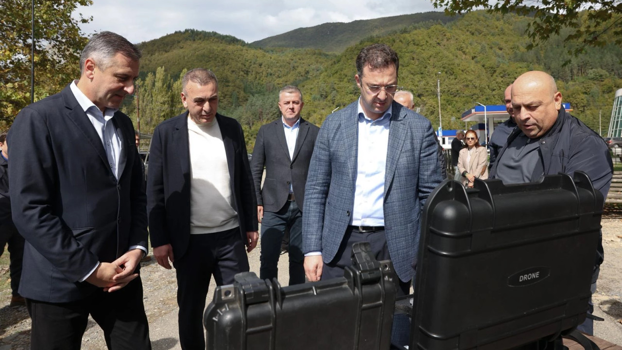 დავით სონღულაშვილი ამბროლაურში გარემოსდაცვითი ზედამხედველობის დეპარტამენტის თანამშრომლებს შეხვდა