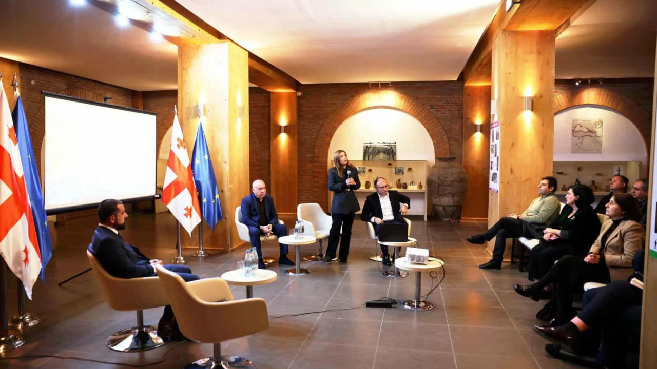 პლასტიკის პარკების რეგულირების საკითხზე მწარმოებლებთან სამუშაო შეხვედრა გაიმართა