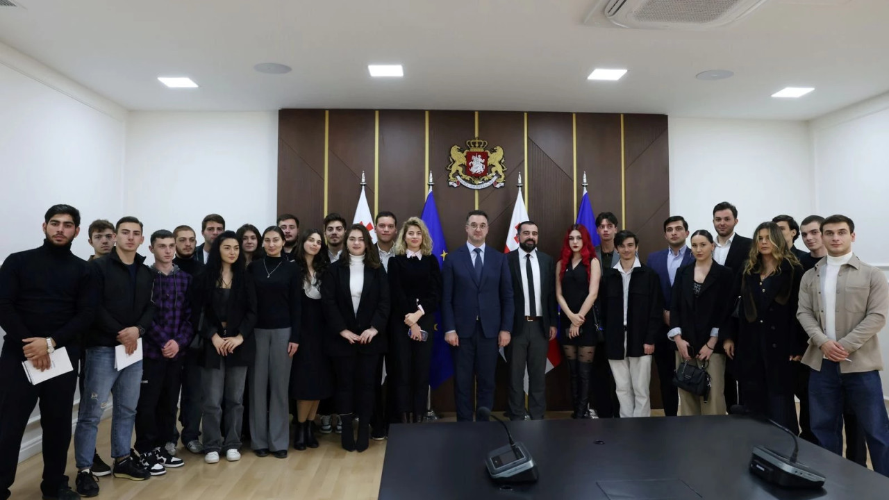 დავით სონღულაშვილი ორგანიზაციის "საქართველოს სტუდენტური პარლამენტი და მთავრობა" წევრებს შეხვდა