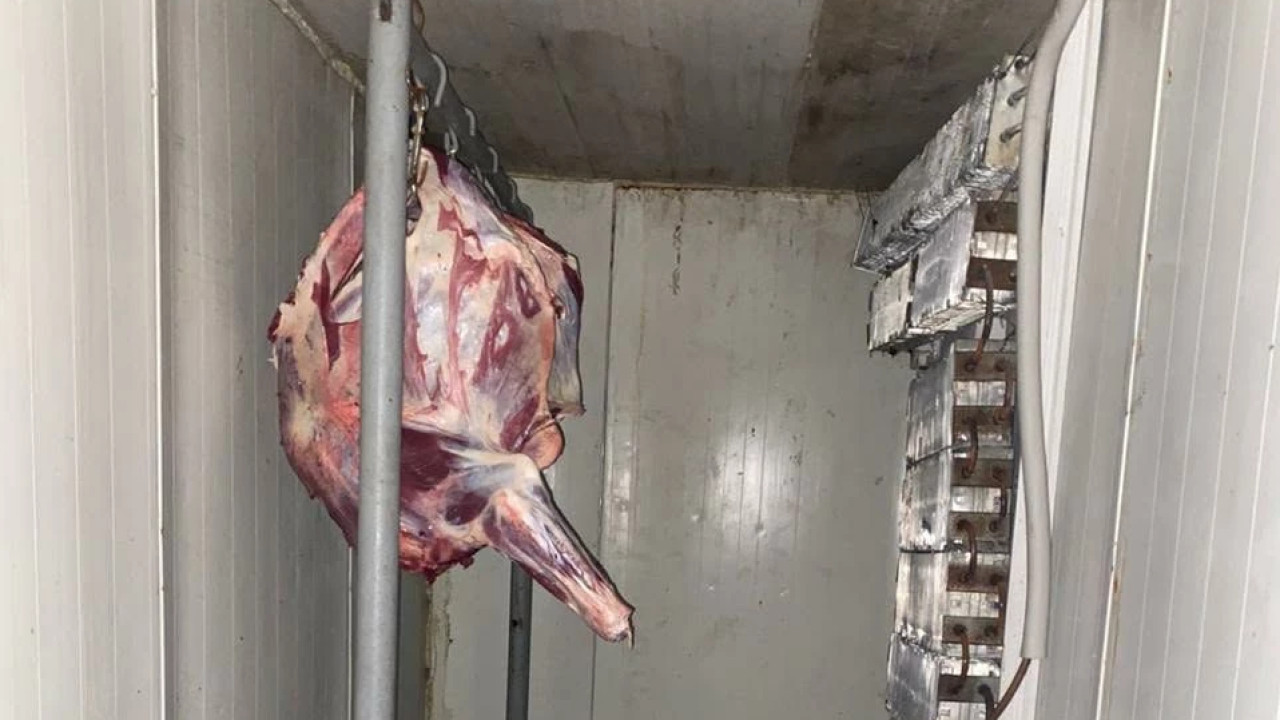 სურსათის ეროვნულმა სააგენტომ თბილისში, ზესტაფონსა და ვანში არალეგალური სასაკლაოები გამოავლინა