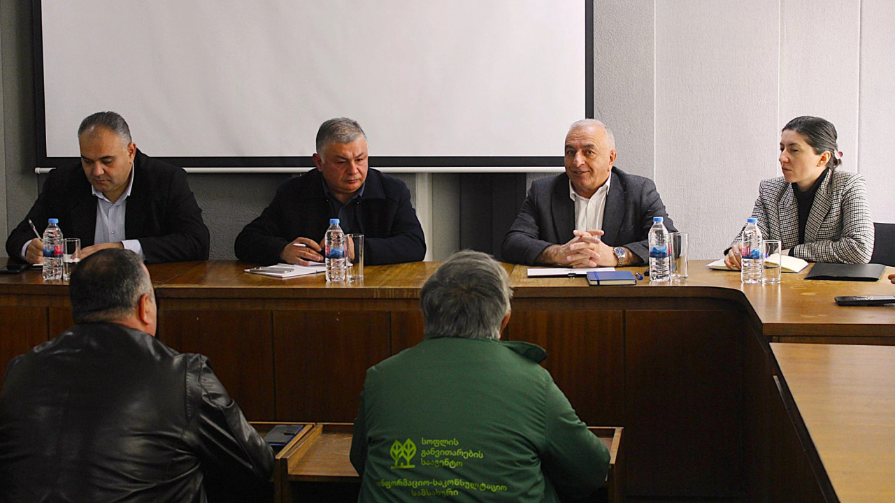 საგარეჯოში ქარსაფარი ზოლების აღდგენის საკითხებზე ფერმერებთან სამუშაო შეხვედრა გაიმართა