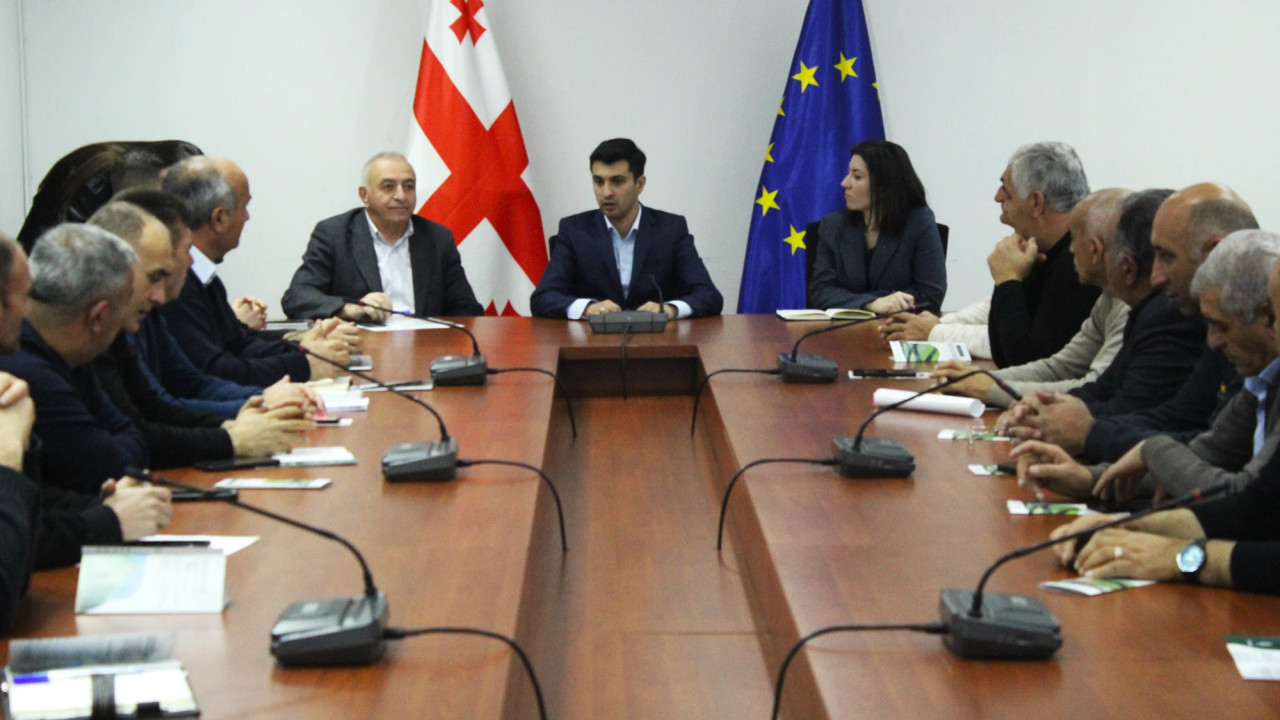 მარნეულში ქარსაფარი ზოლების აღდგენის საკითხებზე ფერმერებთან იმსჯელეს