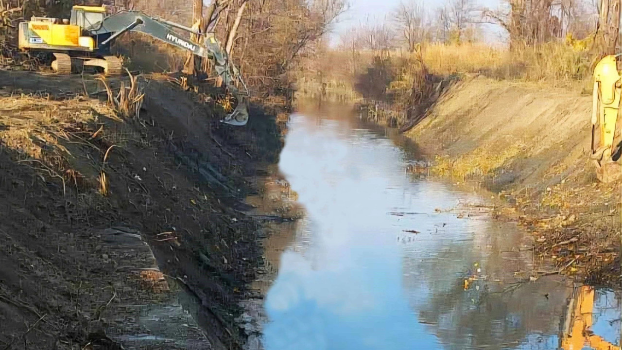 ქვემო ალაზნის მაგისტრალურ არხზე გაწმენდითი სამუშაოები მიმდინარეობს