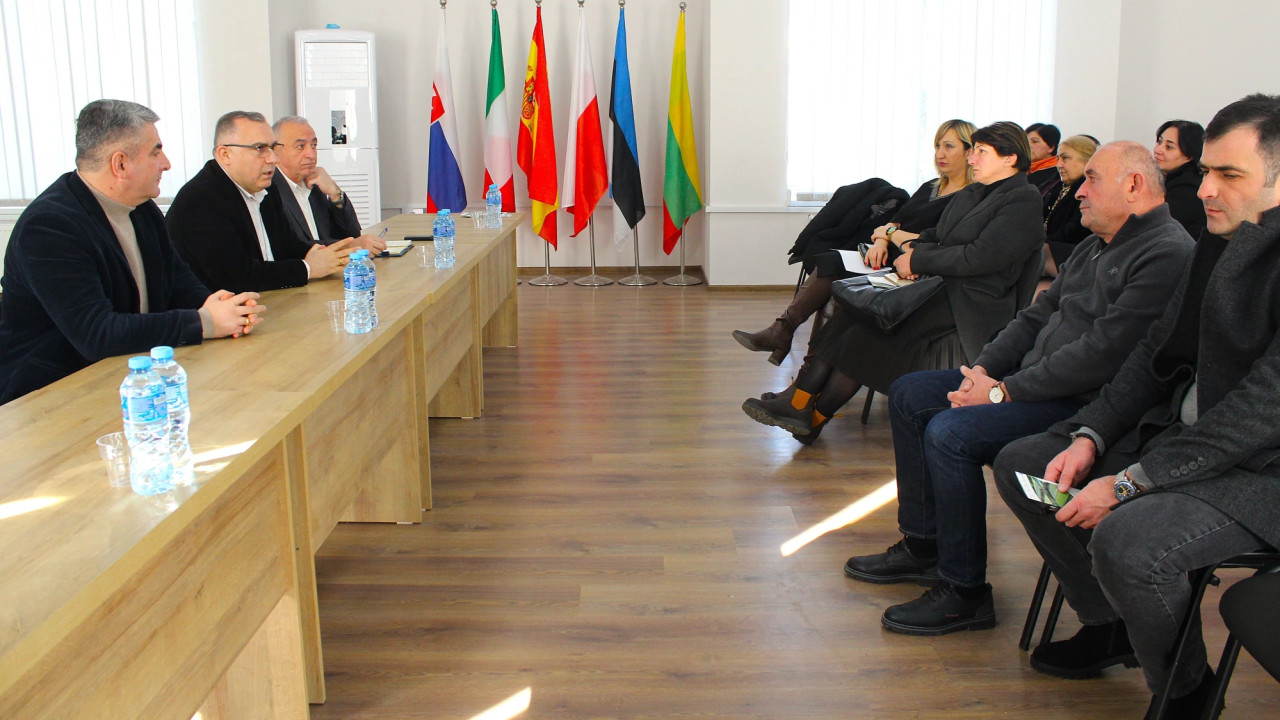 გურჯაანში ქარსაფარი ზოლების აღდგენისა და გაშენების საკითხებზე სამუშაო შეხვედრა გაიმართა