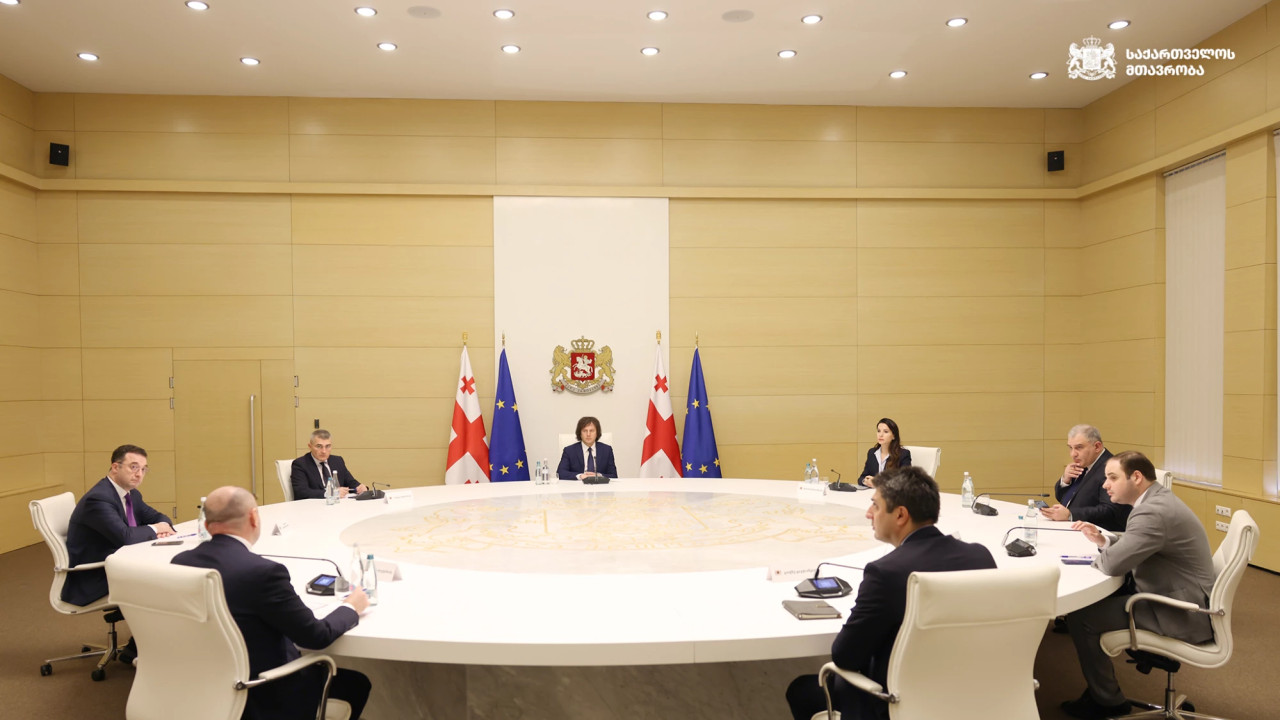 პრემიერის ხელმძღვანელობით მოქმედი სამთავრობო კომისია, სასურსათო პროდუქციასა და მედიკამენტებთან ერთად, საწვავის ფასებთან დაკავშირებითაც იმუშავებს