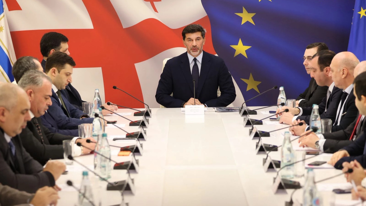 კახა კალაძე: ბოლო დღეებში თბილისში იწმინდება და ტექნიკური მარილით მუშავდება ტროტუარები