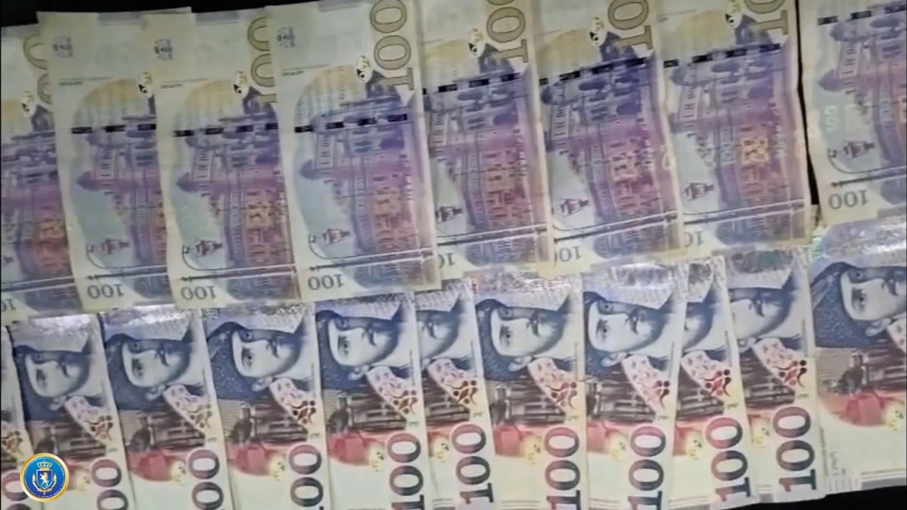 საგამოძიებო სამსახურმა დიდი ოდენობით ქრთამის აღებისა და მიცემის ფაქტზე სამი პირი დააკავა