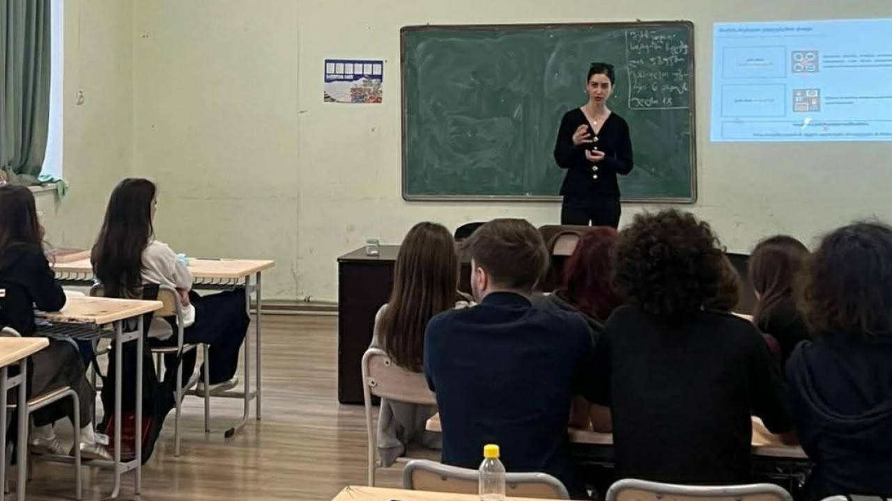 მომხმარებელთა უფლებების დაცვისა და საზოგადოებრივი ცნობიერების ამაღლების მიზნით, თბილისის 2 სკოლის მოსწავლეებთან საინფორმაციო ხასიათის შეხვედრები გაიმართა