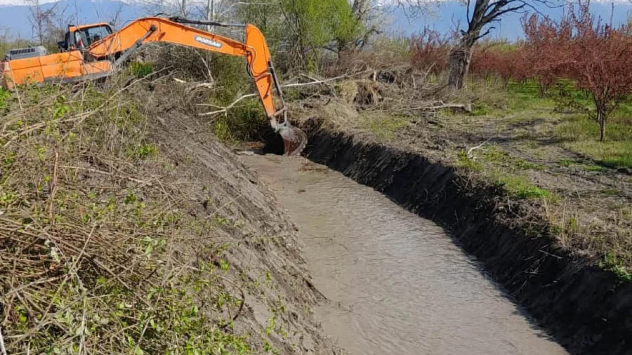 სოფელ ჭიაურში კოლექტორის 7-კილომეტრიან მონაკვეთზე გაწმენდითი სამუშაოები მიმდინარეობს