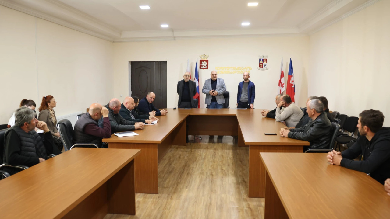 დედოფლისწყაროში ირიგაციის ახალი ტარიფებისა და სარწყავი სეზონის მზადების საკითხებზე საინფორმაციო შეხვედრა გაიმართა