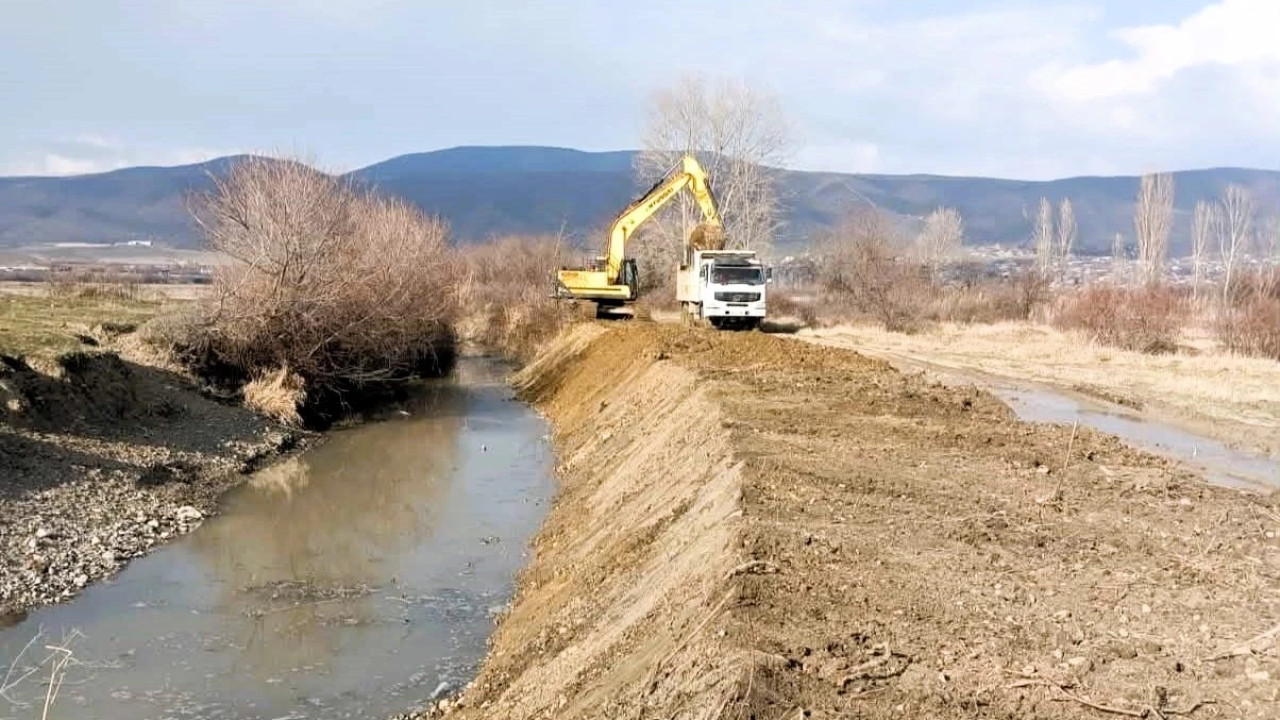 ლამი-მისაქციელის სარწყავ არხზე გაწმენდითი სამუშაოები მიმდინარეობს