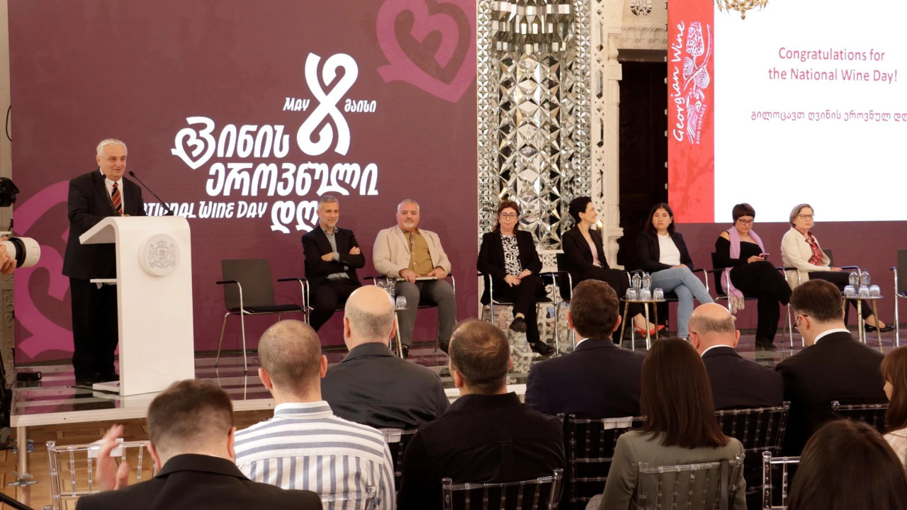 ღვინის ეროვნული დღის ფარგლებში თბილისში, ახალგაზრდობის ეროვნულ სასახლეში კონფერენცია იმართება