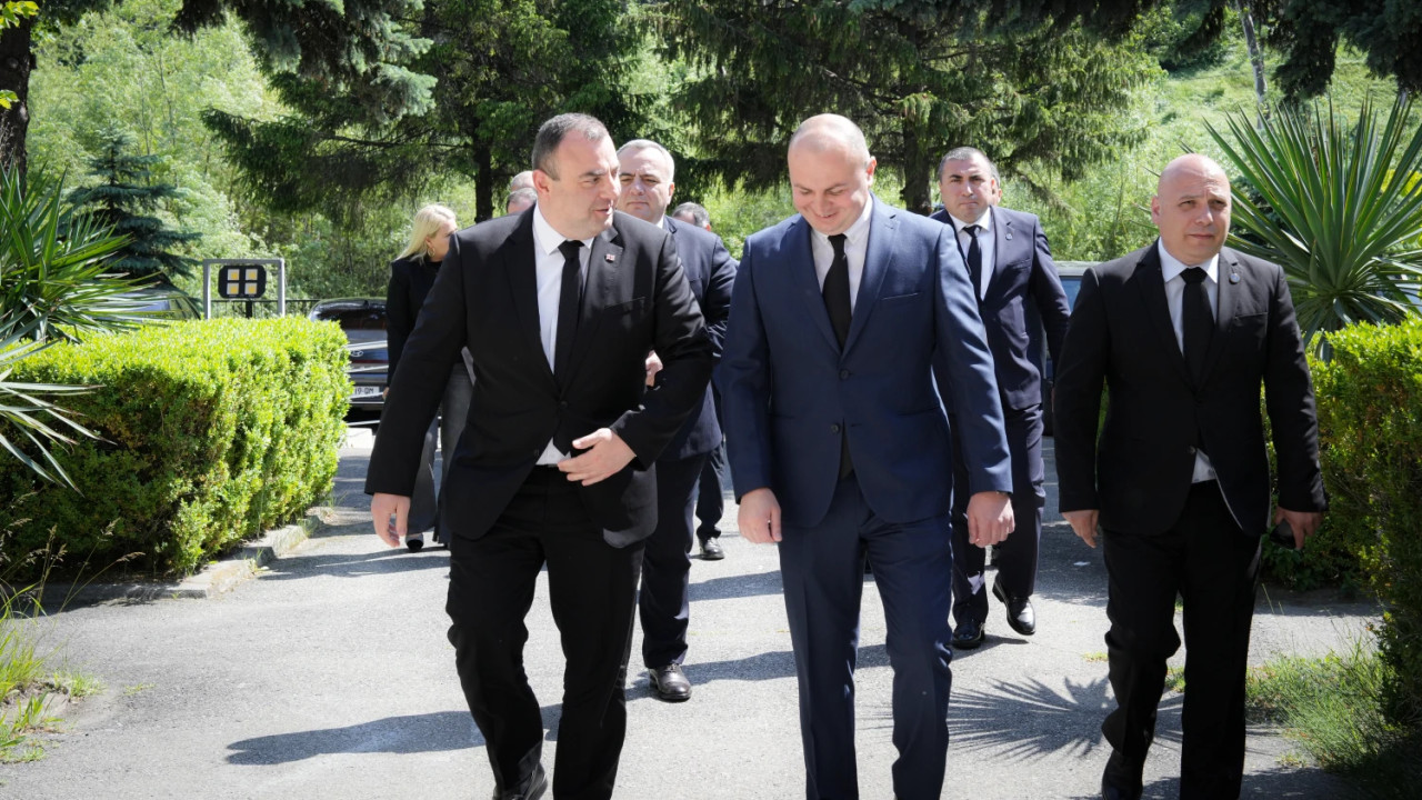 ლევან ხარაბაძემ, მოადგილეებთან და საგამოძიებო დეპარტამენტის ხელმძღვანელ პირებთან ერთად,სამუშაო შეხვედრები გამართა