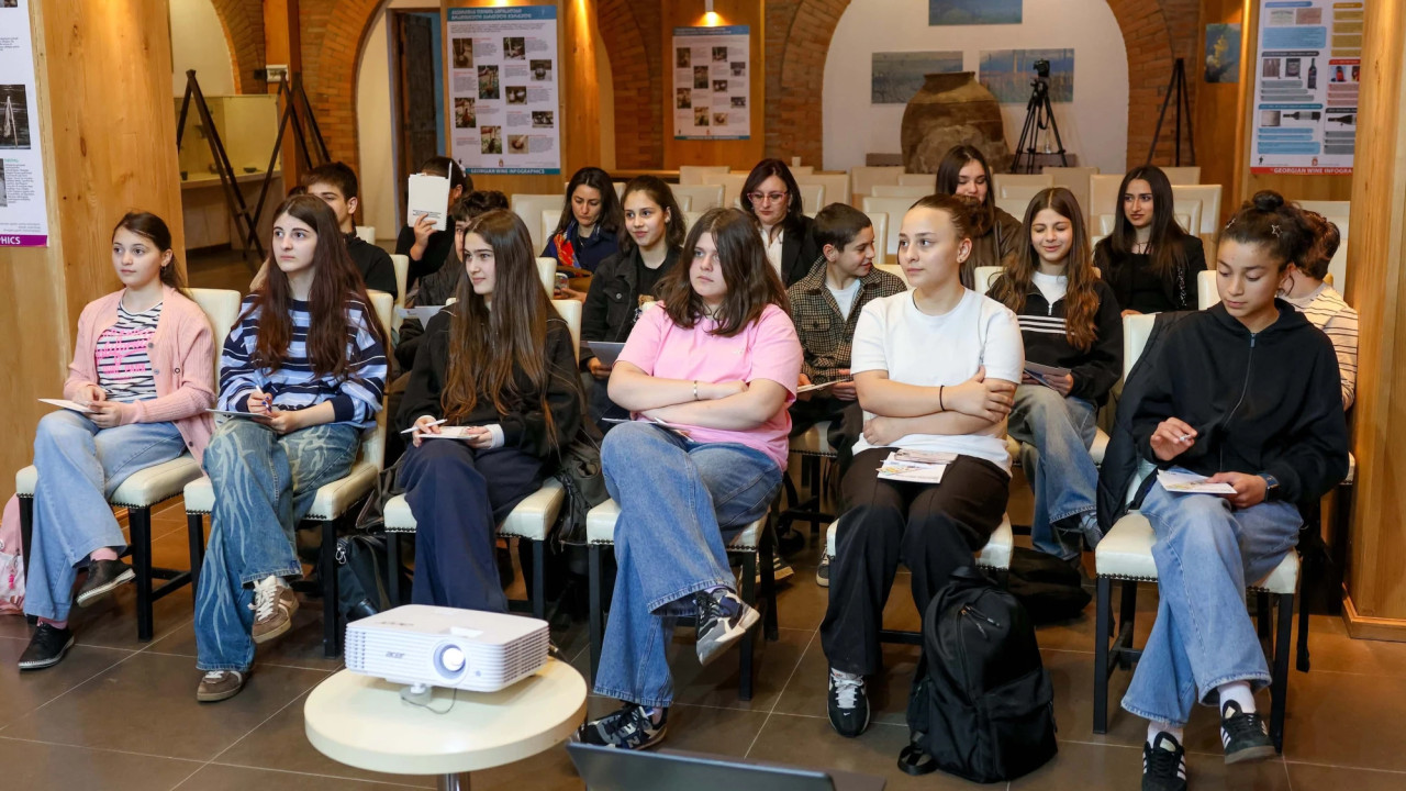 გარემოსდაცვით თემებზე საინფორმაციო შეხვედრები 140-ე და 169-ე საჯარო სკოლებში გაიმართა