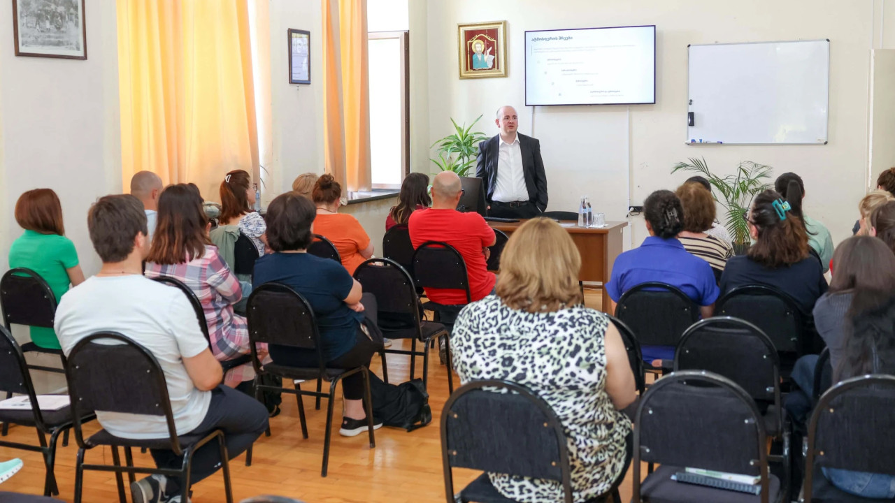 გარემოსდაცვითი განათლების ხელშეწყობის მიზნით სტუდენტებისთვის ერთთვიანი ლექცია-სემინარების კურსი გაიმართა