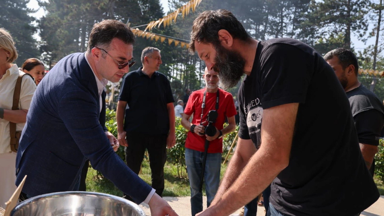დავით სონღულაშვილმა ფესტივალის "ალოობა 2026" ფარგლებში ფერმერთა საგამოფენო სივრცე დაათვალიერა