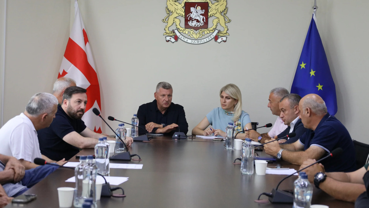 რაჭა-ლეჩხუმისა და ქვემო სვანეთის რეგიონში "აგროთანადაფინანსების სახელმწიფო პროგრამის" შესახებ საინფორმაციო შეხვედრა ჩატარდა