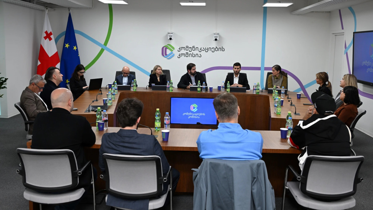ComCom-მა მაუწყებლებთან შინაარსობრივი რეგულირებისა და პროდუქტის განთავსების საკითხებზე მორიგი შეხვედრა გამართა